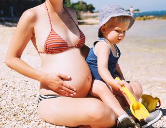 Expunerea la soare în timpul sarcinii: ce precauții să luăm?